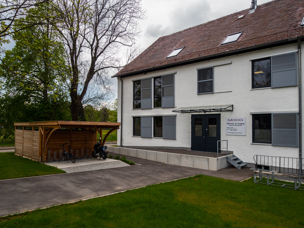 Gewerbegebäude in direkter Airport- und Autobahnnähe