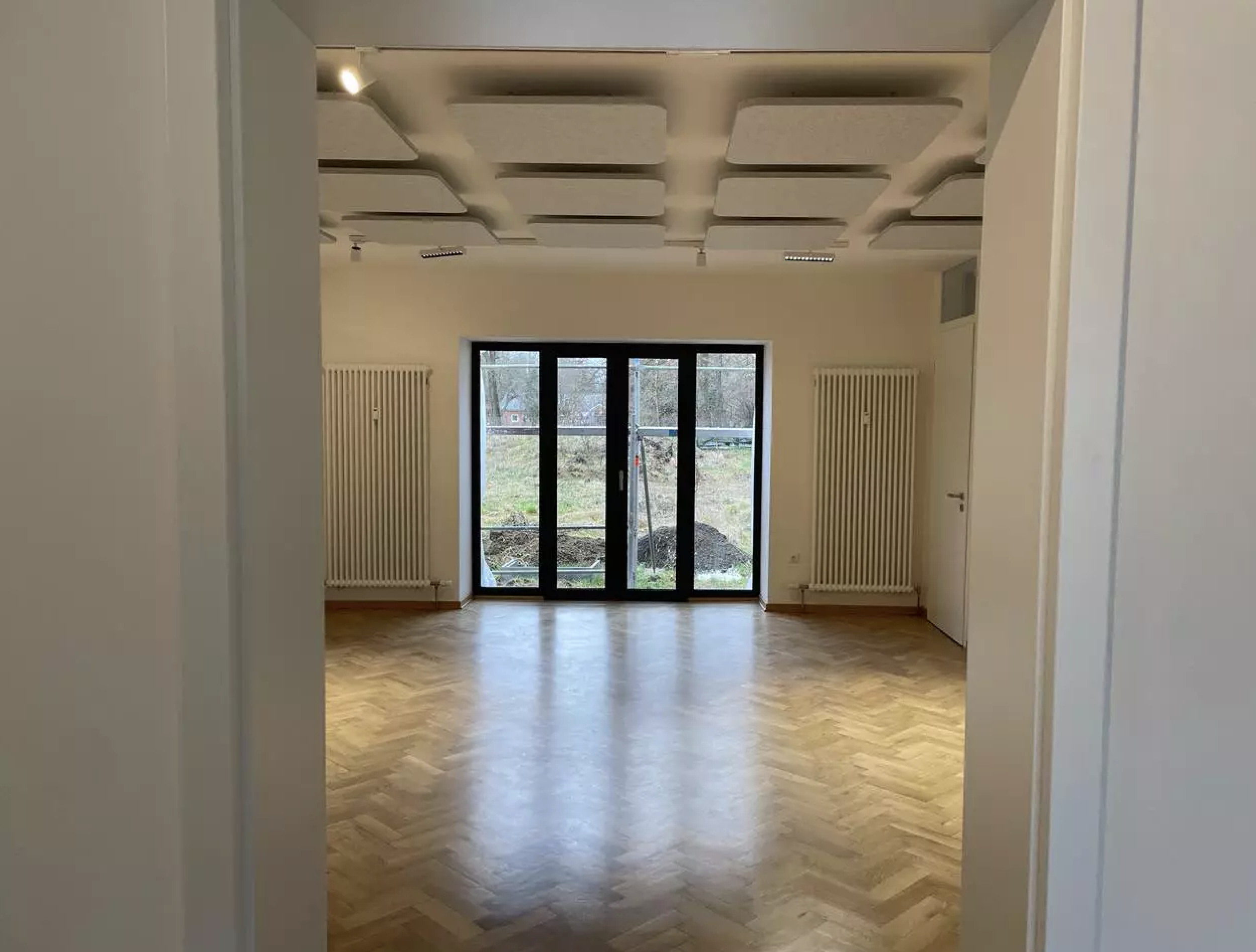 Gewerbegebäude in direkter Airport- und Autobahnnähe